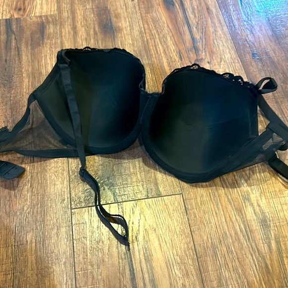 Black lace adjustable strap, Victoria’s Secret bra - Picture 2 of 3